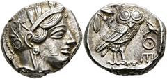 GRIECHISCHE MÜNZEN ATTIKA. Athen. Tetradrachme (17,21 g), ca. 454-404 v. Chr. Av.: Kopf der Athena mit attischem Helm und Lorbeerkranz n.r. Rv.: AΘE, Eule n.r., Kopf v.v., dahinter Olivenzweig und Mon