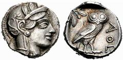 ATTIKA - Athen Athen Tetradrachme (17,22 g), ca. 449-404 v.Chr. Av.: Kopf der Athena mit attischem Helm und Lorbeerkranz n.r. Rv.: Eule n.r., Kopf v.v., oben links Olivenzweig und Mondsichel. SNG Cop 