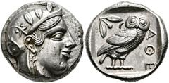 GRIECHISCHE MÜNZEN ATTIKA. Athen. Tetradrachme (17,15 g), ca. 440er Jahre v. Chr. Av.: Kopf der Athena mit attischem Helm und Lorbeerkranz n.r. Rv.: AΘE, Eule n.r., Kopf v.v., dahinter Olivenzweig und