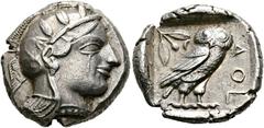 GRIECHISCHE MÜNZEN ATTIKA. Athen. Tetradrachme (17,17 g), ca. 440er Jahre v. Chr. Av.: Kopf der Athena mit attischem Helm und Lorbeerkranz n.r. Rv.: AΘE, Eule n.r., Kopf v.v., dahinter Olivenzweig und