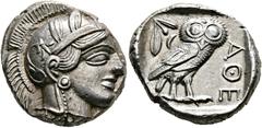 GRIECHISCHE MÜNZEN ATTIKA. Athen. Tetradrachme (17,18 g), ca. 430er-420er Jahre v. Chr. Av.: Kopf der Athena mit attischem Helm und Lorbeerkranz n.r. Rv.: AΘE, Eule n.r., Kopf v.v., dahinter Olivenzwe