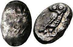 GRIECHISCHE MÜNZEN ATTIKA. Athen. Drachme (3,81 g), zeitgenössische Imitation einer Drachme von Athen, philistische Münzstätte, ca. 5.-4. Jhdt. v. Chr. Kopf der Athena mit attischem Helm und Lorbeerkr