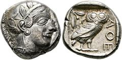 GRIECHISCHE MÜNZEN ATTIKA. Athen. Tetradrachme (17,19 g), ca. 454-404 v. Chr. Kopf der Athena mit attischem Helm und Lorbeerkranz / Eule, dahinter Olivenzweig und Mondsichel, alles im Quadratum Incusu
