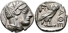GRIECHISCHE MÜNZEN ATTIKA. Athen. Tetradrachme (17,16 g), ca. 454-404 v. Chr. Av.: Kopf der Athena mit attischem Helm und Lorbeerkranz n.r. Rv.: AΘE, Eule n.r., Kopf v.v., dahinter Olivenzweig und Mon
