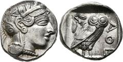GRIECHISCHE MÜNZEN ATTIKA Athen (D) Tetradrachme (17,15 g), ca. 454-404 v. Chr. Av.: Kopf der Athena mit attischem Helm und Lorbeerkranz n.r. Rv.: AΘE, Eule n.r., Kopf v.v., dahinter Olivenzweig und M