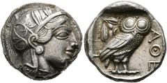 GRIECHISCHE MÜNZEN ATTIKA Athen (D) Tetradrachme (17,18 g), ca. 454-404 v. Chr. Av.: Kopf der Athena mit attischem Helm und Lorbeerkranz n.r. Rv.: AΘE, Eule n.r., Kopf v.v., dahinter Olivenzweig und M