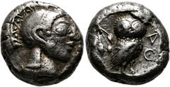 GRIECHISCHE MÜNZEN ATTIKA. Athen. Tetradrachme (17,15 g), Gruppe "Pre-Persian", ca. 485/480 v. Chr. Av.: Kopf der Athena mit attischem Helm n.r. Rv.: AΘE, Eule n.r., Kopf v.v., dahinter Olivenzweig. S