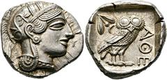 GRIECHISCHE MÜNZEN ATTIKA. Athen. Tetradrachme (17,21 g), ca. 454-404 v. Chr. Av.: Kopf der Athena mit attischem Helm und Lorbeerkranz n.r. Rv.: AΘE, Eule n.r., Kopf v.v., dahinter Olivenzweig und Mon