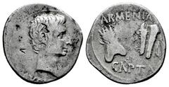 Roman Imperatorial Augustus. Denarius. 19-18 BC. Pergamum. (Ffc-9). (Ric-516). (Cal-818). Anv.: AVGVSTVS below bare head of Augustus right. Rev.: ARMENIA CAPTA, tiara, quiver and bow-case. Ag. 3,53 g.