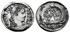 Roman Imperial Valens. Siliqua. 367-375 d.C. Constantinople. (Ric-37b). Anv.: D N VALENS P F AVG, pearl-diademed, draped and cuirassed bust right. Rev.: VOT X MVLT XX in four lines within wreath with 