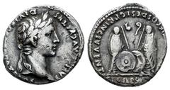 Roman Imperatorial Augustus. Denarius. 7-6 BC. Rome. (Ric-207). (Bmcre-433). (Rsc-43c). Anv.: CAESAR AVGVSTVS DIVI F P(ATER PATRIAE). Laureate head on the right. Rev.: (AVGVST)I F COS DESIG PRINC IVVE