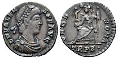 Roman Imperial Valens. Siliqua. 367-375 AD. Trier. (Ric-IX 27b). (Rsc-109). Anv.: D N VALENS P F AVG, pearl-diademed, draped and cuirassed bust to right. Rev.: VRBS ROMA, Roma enthroned to left, holdi