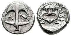 Greek Coins Thrace. Apollonia Pontika. Drachm. 470-435 BC. (SNG BM Black Sea-1507). (Hgc-3.2,1323). Anv.: Upright anchor, A under left fluke and crayfish under right. Rev.: Facing gorgoneion. Ag. 2,45