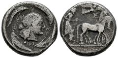 Greek Coins Sicily. Syracuse. Tetradrachm. 475-470 BC. Deinomenid Tyranny. Time of Hieron I. (Boehringer-307 (V147/R1213)). (Hgc-2,1307). Anv.: Charioteer, holding kentron and reins, driving slow quad