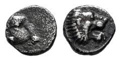 Greek Coins Caria. Tetartemorion. Circa 4th century BC. Uncertain mint. (SNG Kayhan-988). (Troxell-Carians 10). (Sng Keckman-903). Anv.: Head of ram to right. Rev.: Head of roaring lion to right. Ag. 