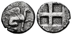 Greek Coins Ionia. Teos. Drachm. 540-478 BC. Hangon Magistrate. (Sng Cop-1443). Anv.: Griffin seated right, raising forepaw. Rev.: Quadripartite incuse square with granulated quarters and thick crossb