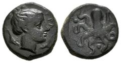 Greek Coins Sicily. Syracuse. Tetras. 524 BC. (Sng Ans-376-382). (Hgc-2, 1428). Anv.: Head of Arethusa right; ΣYPA before, dolphins flanking. Rev.: Octopus; ••• (mark of value) around. . Ae. 3,04 g. C