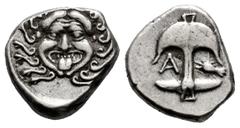 Greek Coins Thrace. Apollonia Pontika. Drachm. 470-435 BC. (Cnt-6295). (SNG BM Black Sea-1507). Anv.: Upright anchor, A under left fluke and crayfish under right. Rev.: Facing gorgoneion. Ag. 2,97 g. 