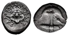 Greek Coins Thrace. Apollonia Pontika. Drachm. 450-400 BC. (SNG BM Black Sea-150). Anv.: Upright anchor; crayfish under right fluke. Rev.: Facing gorgoneion with protruding tongue . Ag. 3,23 g. VF/Cho