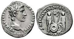 Roma Imperatorial Augustus. Denarius. 7-6 BC. Lugdunum. (Ffc-22). (Ric-207). (Cal-852). Anv.: CAESAR AVGVSTVS DIVI. F. PATER. PATRIE, his laureate head right. Rev.: C.L. CAESARES AVGVSTI. F. COS. DESI