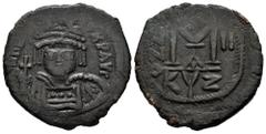 Byzantine Empire Mauricius Tiberius. Follis. 582-602 d.C. Cyzicus. (Sear-518). Anv.: D N MA (VRC TIbER) P AVG. Crowned bust, with cuirass, bearing cruciferous globe and shield with rider. Rev.: Large 