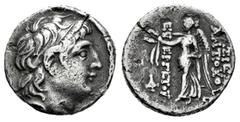 Greek Coins Seleukid Kingdom. Antiochos VII Euergetes. Drachm. 138-209 BC. Antioch. (SC-2062.2d). Anv.: Diademed head right. Rev.: ΒΑΣΙΛΕΩΣ ΑΝΤΙΟΧΟΥ EYEPΓETOY, Nike advancing left holding wreath; mono