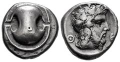 Greek Coins Boeotia. Thebes. Stater. 425-400 BC. (BCD Boeotia-438). Anv.: Boeotian shield. Rev.: Θ-Ε Bearded head of Dionysos to right, wearing ivy wreath. Ag. 11,87 g. 21 mm. An attractive, toned exa