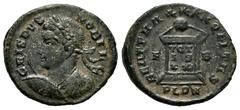 Roman Imperial Crispus. Nummus. 322 d.C. London. (Spink-16727). (Ric-211). Rev.: BEATA TRANQVILLITAS, globe on altar inscribed VOTIS XX in three lines; three stars above; P LON in exergue. Ae. 2,86 g.