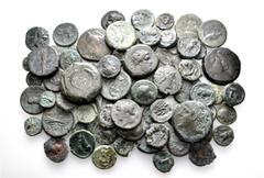 Group Lots A lot containing 73 bronze coins. All: Magna Graecia. Fine to very fine. LOT SOLD AS IS, NO RETURNS. 73 coins in lot. From a Swiss collection, formed in Ticino from the 1970s to 2000s.