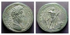 ROMAN IMPERIAL COINAGE COMMODUS, 180-192 COMMODUS (177-192) AE-Medallion, 56,89 g. Rome. c. 185. Obv.: M COMMODVS ANTONINVS AVG PIVS BRIT Laureate bust r. Rev.: P M TR P X IMP VII COS III P P Hercules
