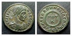 ROMAN IMPERIAL COINAGE CRISPUS (317-326) CRISPUS (317-326) AE- 3,10 g. Aquileia. c. 321. Obv.: CRISPVS NOB CAES Laureate, draped, cuirassed bust r. Rev.: CAESARVM NOSTRORVM/VOT X/•AQS• Wreath RIC 99. 