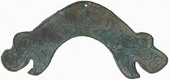 COINS CHINA ANCIENT No.: 398 Estimate: USD 120 Zhou Dynasty : Bronze Bridge Money, animal head terminals, dragon design on one side, 137mm (Coole 6728 var). Patinated, very fine and rare. Estimate: US