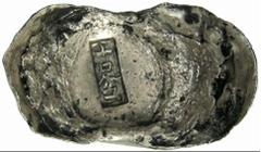 COINS CHINA ANCIENT No.: 525 Estimate: USD 450 Qing Dynasty : Silver Boat-shaped "10-Taels" Sycee, countermarked "Shi-Zhu-Se", "pure quality", 340g (Cribb class XXII for type). Very fine. Estimate: US