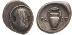 Greek coins Béotie, Thèbes - Statère A/ Bouclier béotien. R/ Amphore surmontée d'un grain d'orge. FA à gauche, ST à droite. Argent - 12,01 grs - 23 mm HGCS.4-1330 TTB Exemplaire agréable légèrement dé