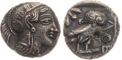 Greek coins Attique, Athènes - Tétradrachme A/ Tête d'Athéna à droite coiffée du casque attique à cimier. R/ Dans un carré creux, une chouette debout à droite avec la tête de face. A gauche, une branc