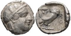 Münzen Antike Attika Athen Griechen. Tetradrachme, 450-400 BC. Head of Athena to right, wearing crested attic helmet ornamented with three olive leaves above visor and spiral palmette on bowl, round e