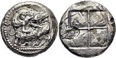 COLECCIÓN DE MONEDA GRIEGA DE PLATA / greek silver collection MACEDONIA-AKANTHOS. Tetradracma. 480-465 a.C. León atacando sobre la grupa a un toro, a derecha; línea exergal formada por perlas entre ba