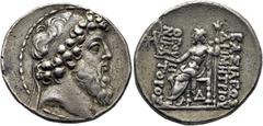 COLECCIÓN DE MONEDA GRIEGA DE PLATA / greek silver collection SELÉUCIDA IMPERIO. Demetrio II Nikator. Tetradracma. 129-125 a.C. Cabeza barbada diademada a derecha circundada de banda anudada. Zeus sed