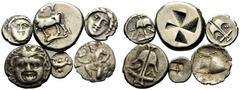 MONEDAS GRIEGAS Hemióbolo, TRACIA, Thasos. 510-490 a.C. Cy1511. 0´3 grs; Cuarto de dracama, TRACIA, Thasos. Cy1528. 0´8 grs; Dracma o siclo, TRACIA, Bizantion. Cy1531. 5´4 grs; Dracma, TRACIA, Apoloni