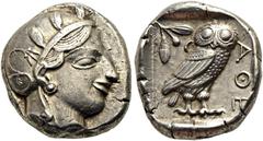 GRIECHISCHE MÜNZEN ATTIKA Athen Tetradrachme ca. 440-430 v. Chr. Av.: Archaischer Kopf der Athena nach rechts, auf ihrem Helm drei Olivenblätter und ein Planzentrieb. Rv.: ATHE, im Quadratum Incusum E