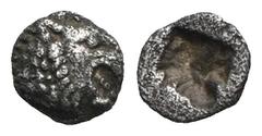 GRIECHEN, LYDIA Könige von Lydien, 1/96 Stater, ca. 610-560 v. Chr. Av.: Löwenkopf mit aufgerissenem Maul nach rechts. Rv.: Quadratische Punze. 0,11 g. GRPC Lydia: G32. Sehr selten! Sehr schön