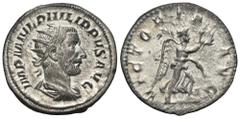 RÖMER, KAISERZEIT Philippus I. Arabs (244-249), 244-247 Denar, Rom. Av.: IMP M IVL PHILIPPVS AVG, drapierte und gepanzerte Büste mit Strahlenkrone nach rechts. Rv.: VICTORIA AVG, Victoria nach rechts 