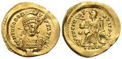 RÖMER, KAISERZEIT Theodosius II. (402-450), Solidus 443-450, Konstantinopel. Av.: D N THEODOSI-VS·P·F·AVG, gepanzerte Büste von vorn, Kopf leicht nach rechts, mit Helm, Perlendiadem und Speer. Rv.: IM