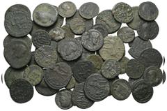 RÖMER, KAISERZEIT, LOTS Lot mit unterschiedlichen Nominalen. Diverse Bronzen sowie Folles aus dem 4. Jh. (52) Minimale Korrosionen, schön-sehr schön