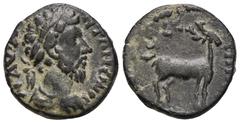 RÖMER, PROVINZIALPRÄGUNGEN, ASIA, Ionia Ephesos, Antoninus Pius 138-161, Æ 138-161. Av.: ΚΑΙϹΑΡ ΑΝΤΩΝƐΙΝΟϹ, belorbeerter Kopf des Antoninus Pius nach rechts. Rv.: ЄΦЄCIΩN, Hirsch steht nach rechts. 3,