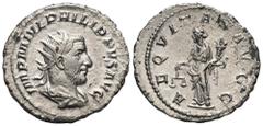 RÖMER, KAISERZEIT. Philippus I. Arabs 244-249, Antoninian 244-247, Rom. Av.: IMP M IVL PHILIPPVS AVG, drapierte und gepanzerte Büste mit Strahlenkrone nach rechts. Rv.: AEQVIT-AS AVGG, Aequitas steht 