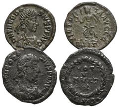 RÖMER, KAISERZEIT. Theodosius I. 379-395, Lot mit Folles. 1.: Follis 379-383, Siscia. Rv.: VOT // V // MVLT // X im Lorbeerkranz, im Abschnitt ASISC. RIC IX: 289c. 2.: Follis 384-387, Siscia. Rv.: VIC