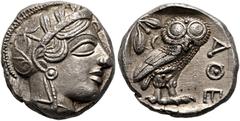 GRIECHEN, ATTICA. Athen, Tetradrachme 454-404 v. Chr. Av.: Kopf der Athena mit attischem Helm und Lorbeerkranz nach rechts. Rv.: AΘE, Eule nach rechts stehend, dahinter Olivenzweig mit Frucht und Halb
