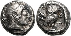 GRIECHEN, ATTICA. Athen, Tetradrachme 454-404 v. Chr. Av.: Kopf der Athena mit attischem Helm und Lorbeerkranz nach rechts. Rv.: AΘE, Eule nach rechts stehend, dahinter Olivenzweig mit Frucht und Halb