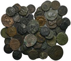 RÖMER, KAISERZEIT, LOTS. Lot mit Bronze- und Silbermünzen. Verschiedene Nominale. Meist römische Kaiserzeit, einige byzantinische und griechische Münzen. Siehe Foto. (54) Sehr schön